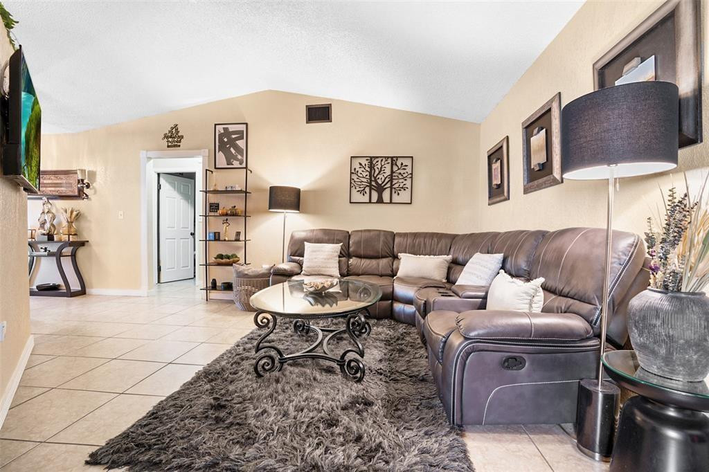 LESLIE ESTATES SEC 14 - Residential