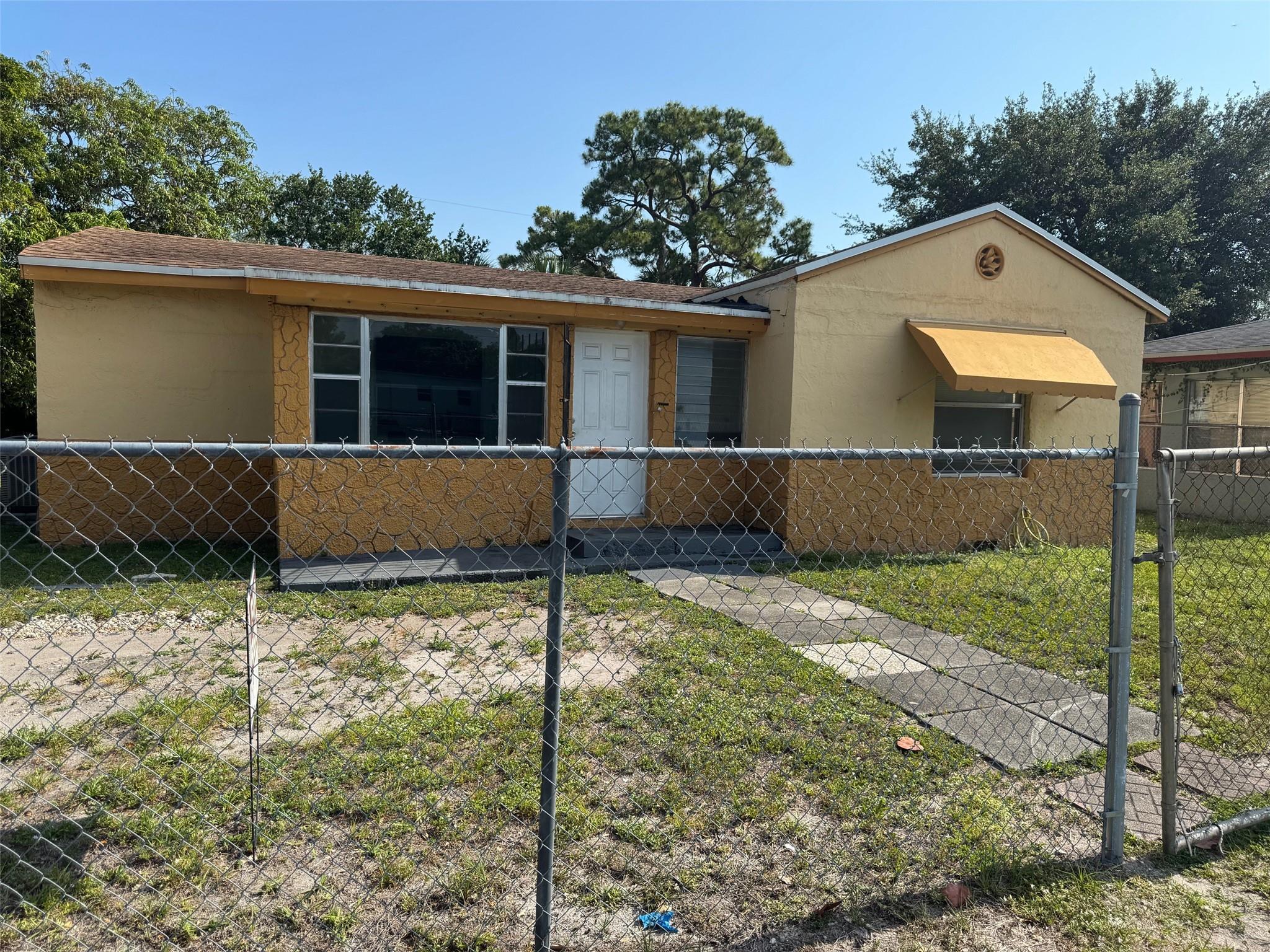 2213 NW 6th Ct
