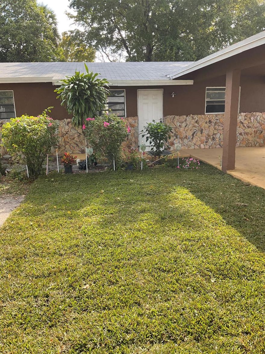 PROPERTY OFFERS LEASE PURCHASE. BEAUTIFUL 3 BEDROOM 2 BATH SINGLE FAMILY HOUSE WITH COVERED CARPORT IN ROOSEVELT GARDENS- SUBDIVISON. NEW PERMITTED ROOF DONE IN 2024. NEW WOOD FLOORING INSTALLED. NEW FRIDGE. NEAR GROCERIES, GAS, ENTERTAINMENT AND PUBLIC TRANSPORTATION.