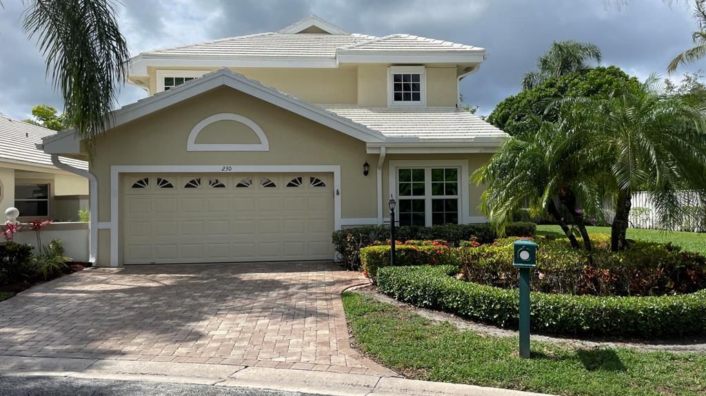 Photo of 230 Canterbury Drive W, Palm Beach Gardens, FL 33418 (MLS # R10883608)