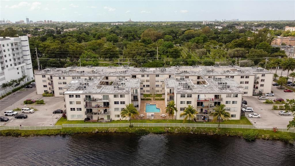 5505 NW 7th Street W301