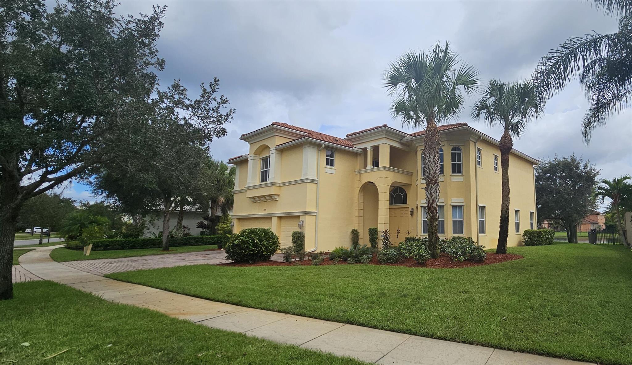 PORTOSOL - Residential Lease