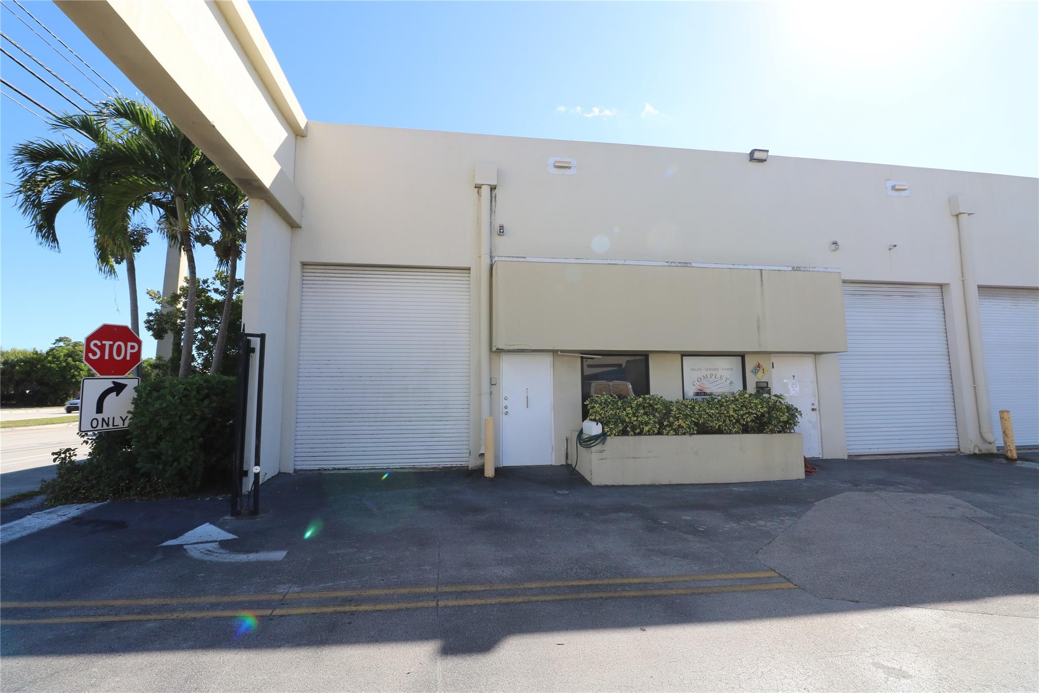 2175 N Andrews Ave 8