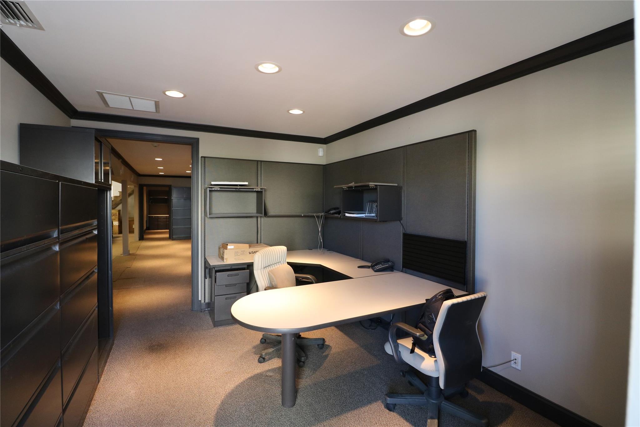 2175 N Andrews Ave 8