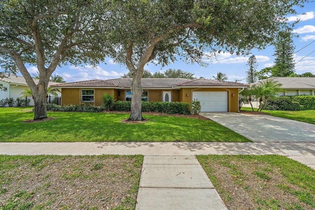 Photo of 1934 Ascott Road, North Palm Beach, FL 33408 (MLS # R10721887)