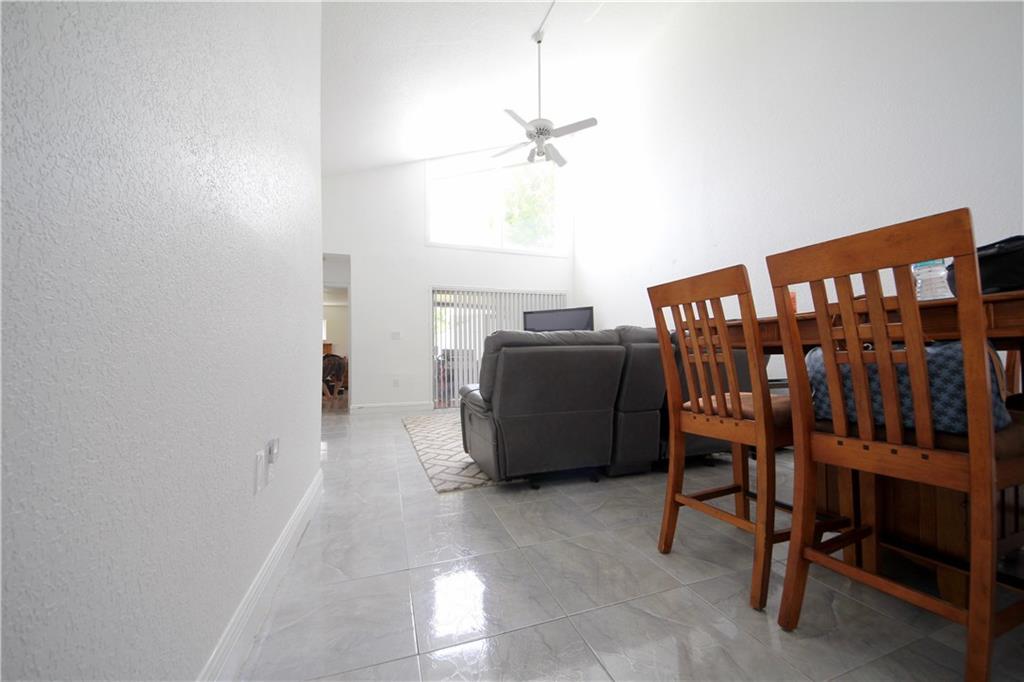 Country Squire Townhomes - Residential