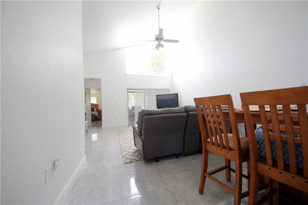 Country Squire Townhomes - Residential