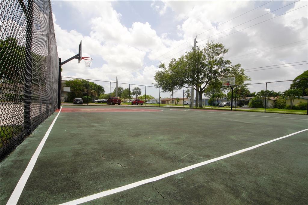 Country Squire Townhomes - Residential