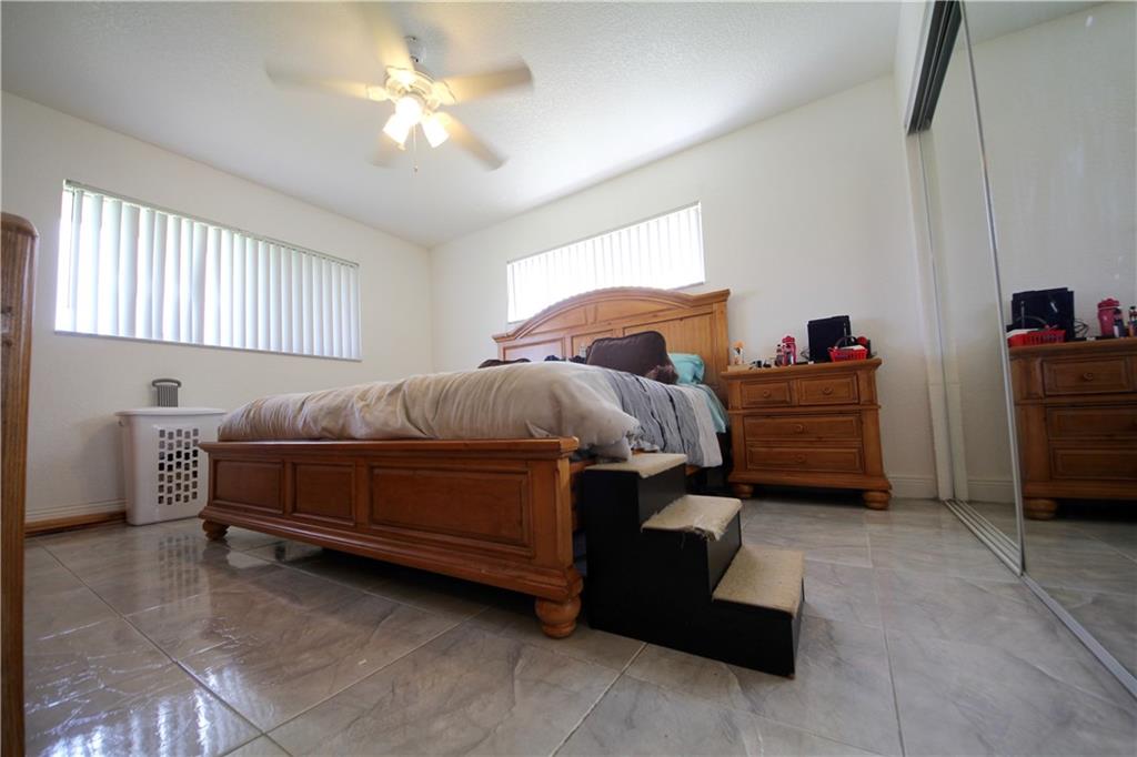 Country Squire Townhomes - Residential