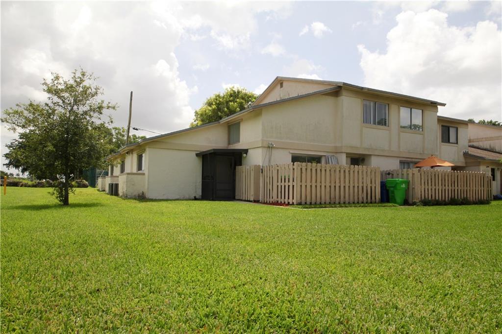 Country Squire Townhomes - Residential