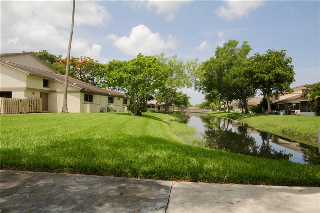 Country Squire Townhomes - Residential