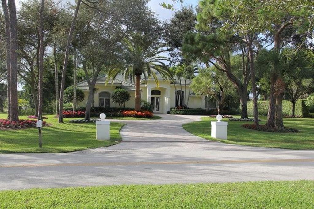 Photo of 8279 Steeplechase Drive, Palm Beach Gardens, FL 33418 (MLS # R10288778)