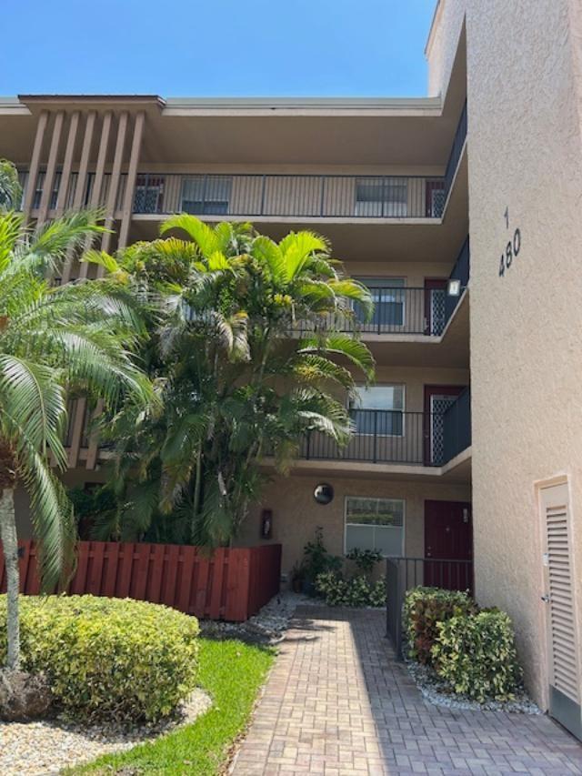PALM LAKES - Residential