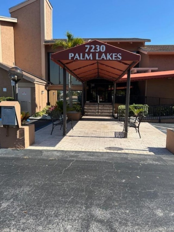 PALM LAKES - Residential