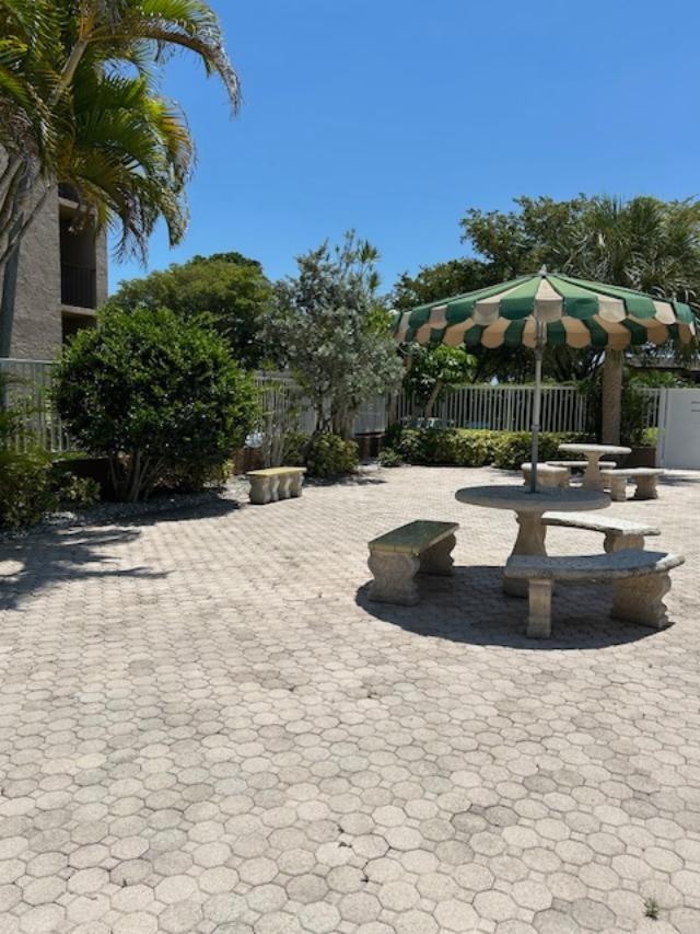 PALM LAKES - Residential