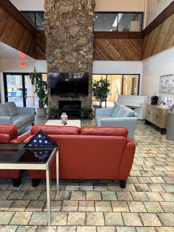 PALM LAKES - Residential