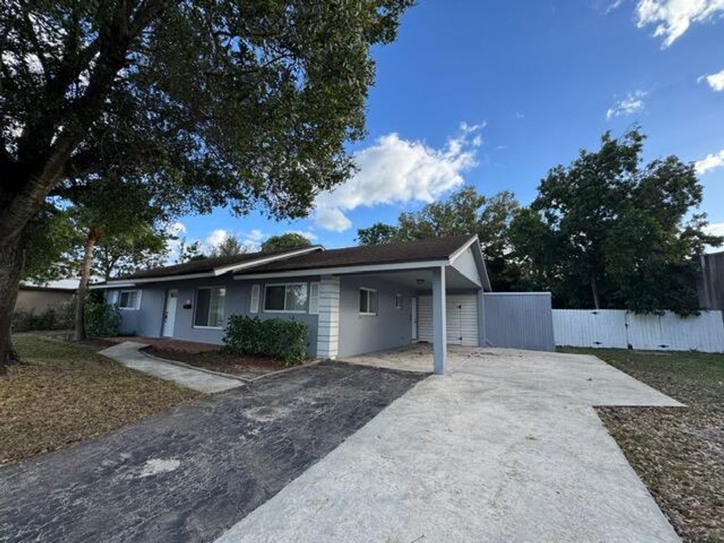 Photo of 1632 NW 5th Street, Boca Raton, FL 33486 (MLS # R11161635)