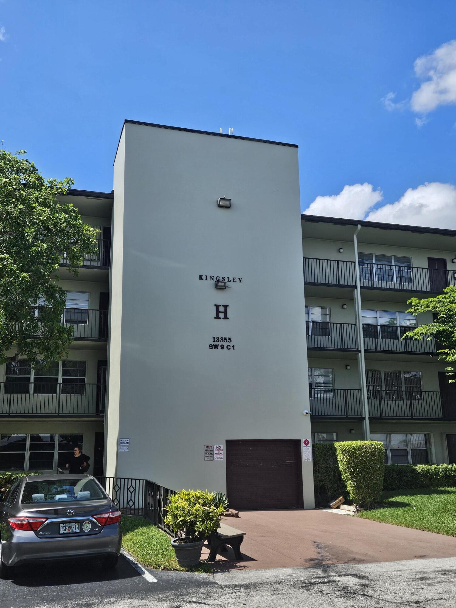 KINGSLEY AT CENTURY VILLAGE - Residential