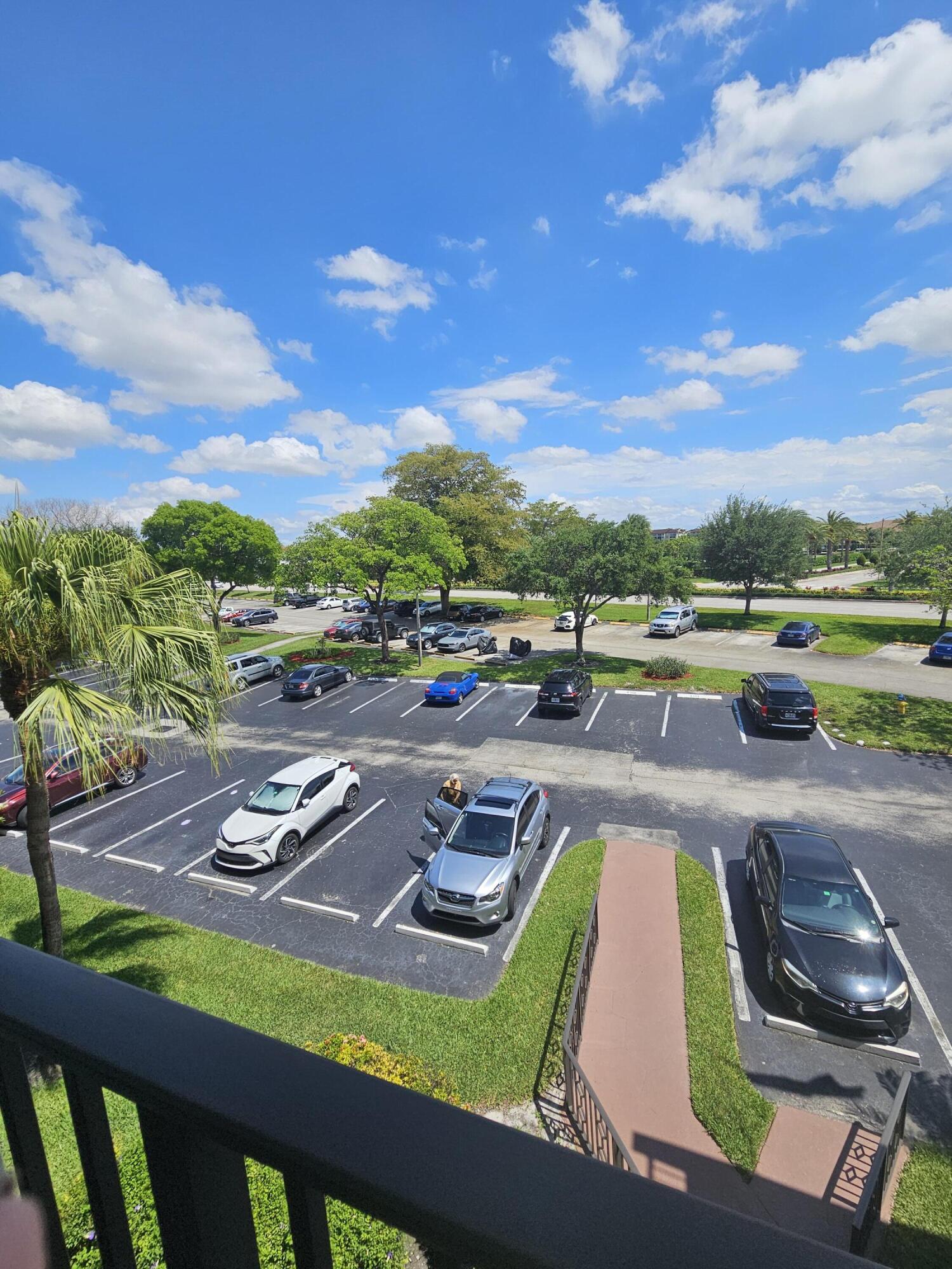 KINGSLEY AT CENTURY VILLAGE - Residential