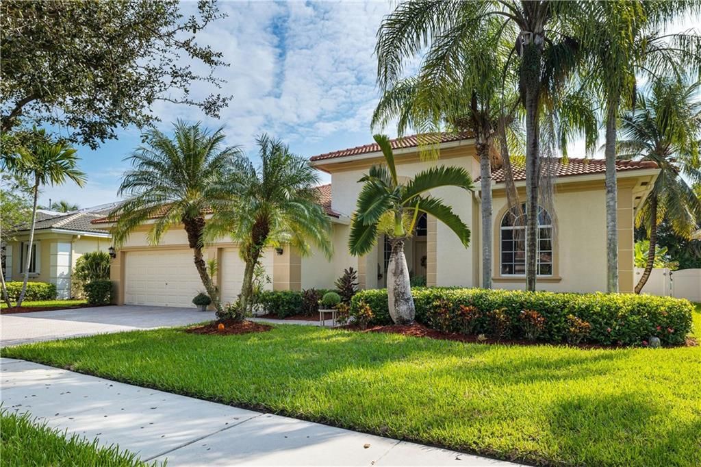 Photo of 6386 SW 191st Ave, Pembroke Pines, FL 33332 (MLS # F10349947)