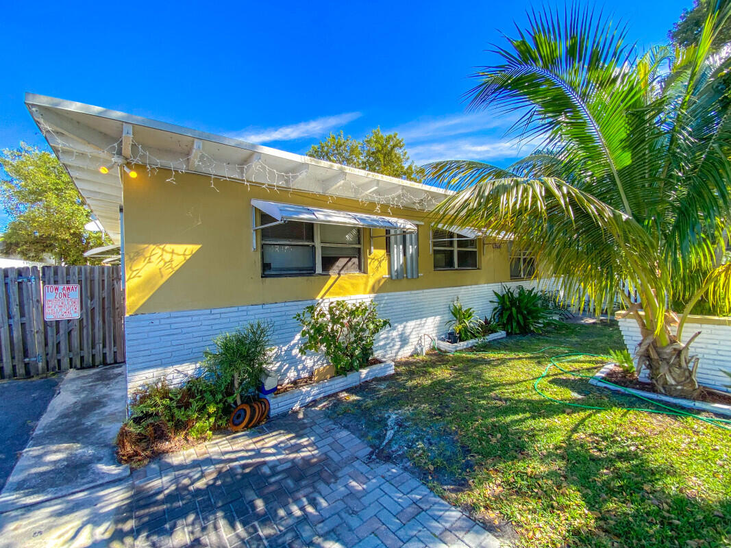 Northwood Villas, a well-positioned multifamily investment opportunity located in West Palm Beach, Florida. This 4-unit property, constructed in 1954 with concrete block construction, offers a total of 2,387 square feet on a 0.14-acre lot. The unit mix consists of one two-bedroom/one-bathroom unit and three one-bedroom/one-bathroom units, providing an attractive configuration for a diverse tenant base.Northwood Villas is strategically located east of Broadway in a rapidly evolving submarket of West Palm Beach. The property stands to benefit significantly from the ongoing revitalization of the surrounding area, including transformative developments within the nearby Currie Mixed-Use District (CMUD).