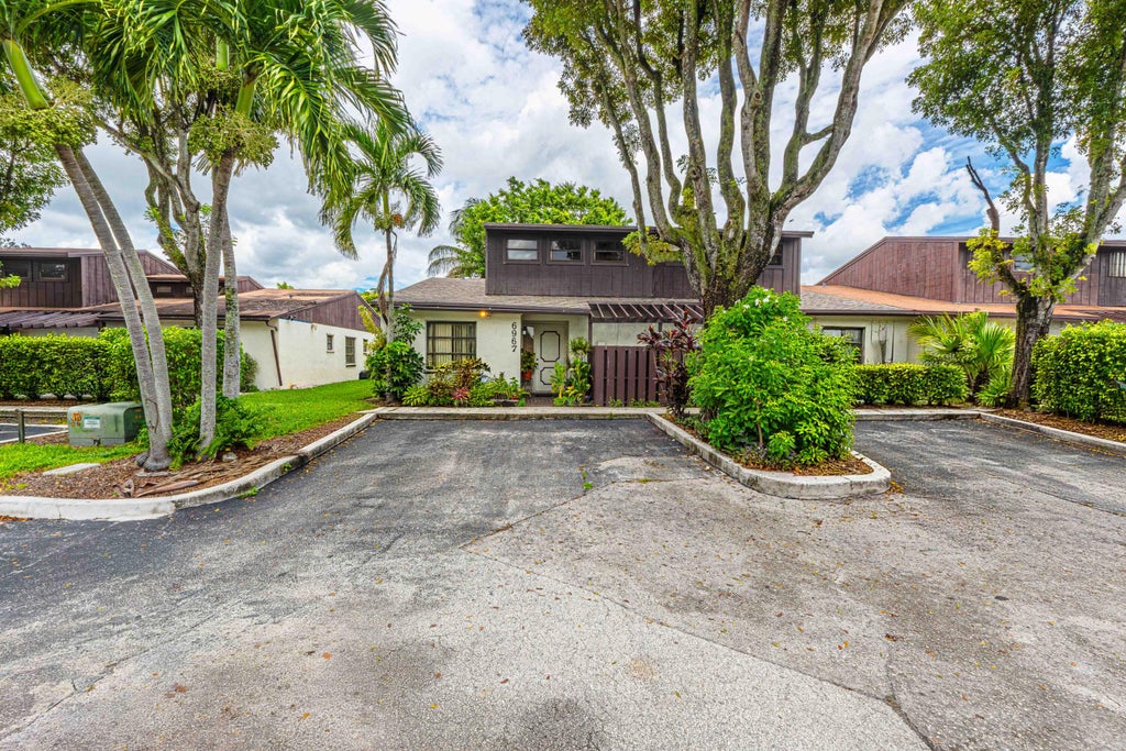 Photo of 6967 SW 40TH Street #5-R, Miramar, FL 33023 (MLS # B26075115)