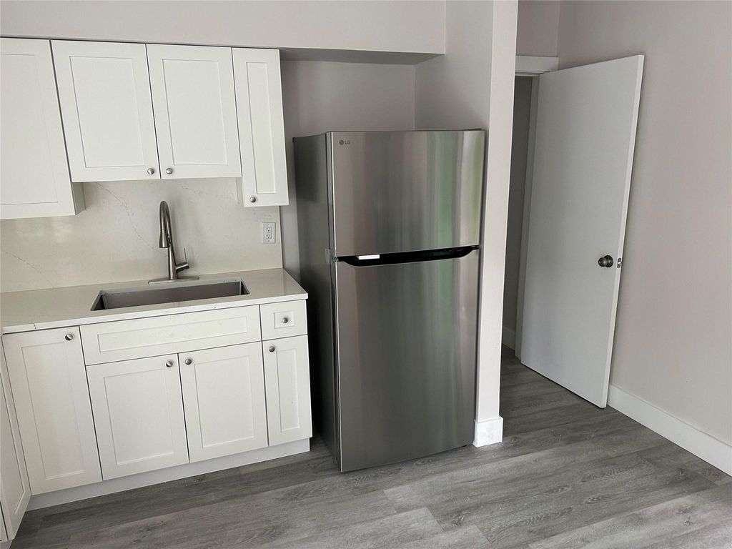 Photo of 615 SW 17th St #Rear Cottage, Fort Lauderdale, FL 33315 (MLS # F10540539)