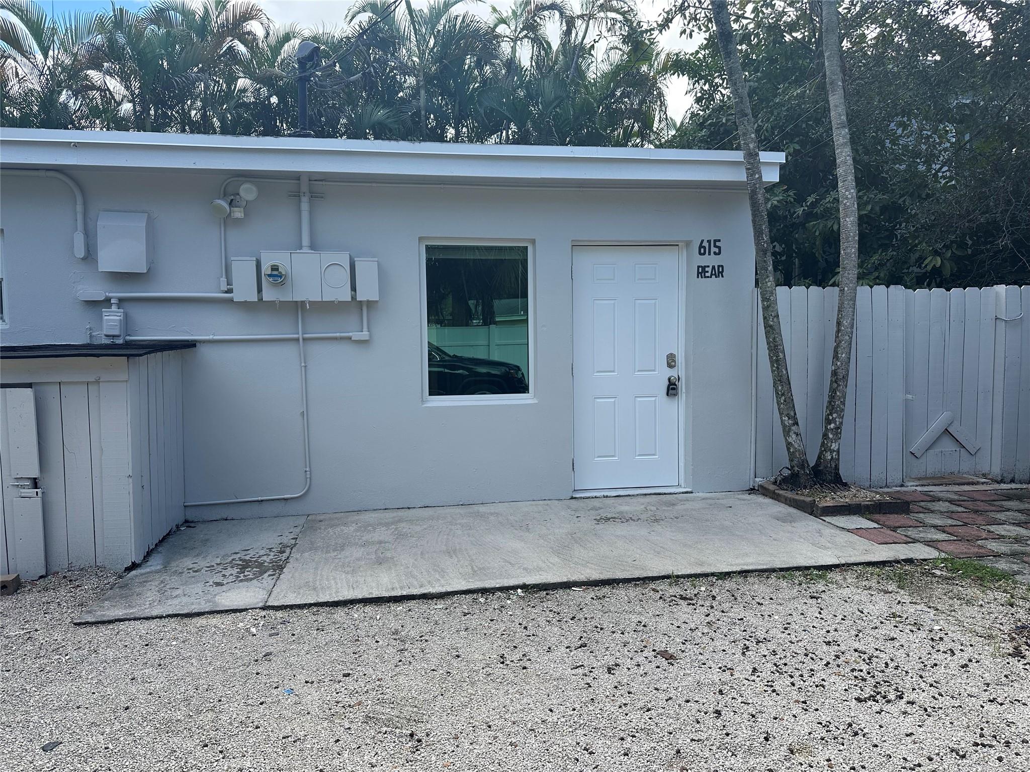 Lauderdale Pines 8-27 B - Residential Lease