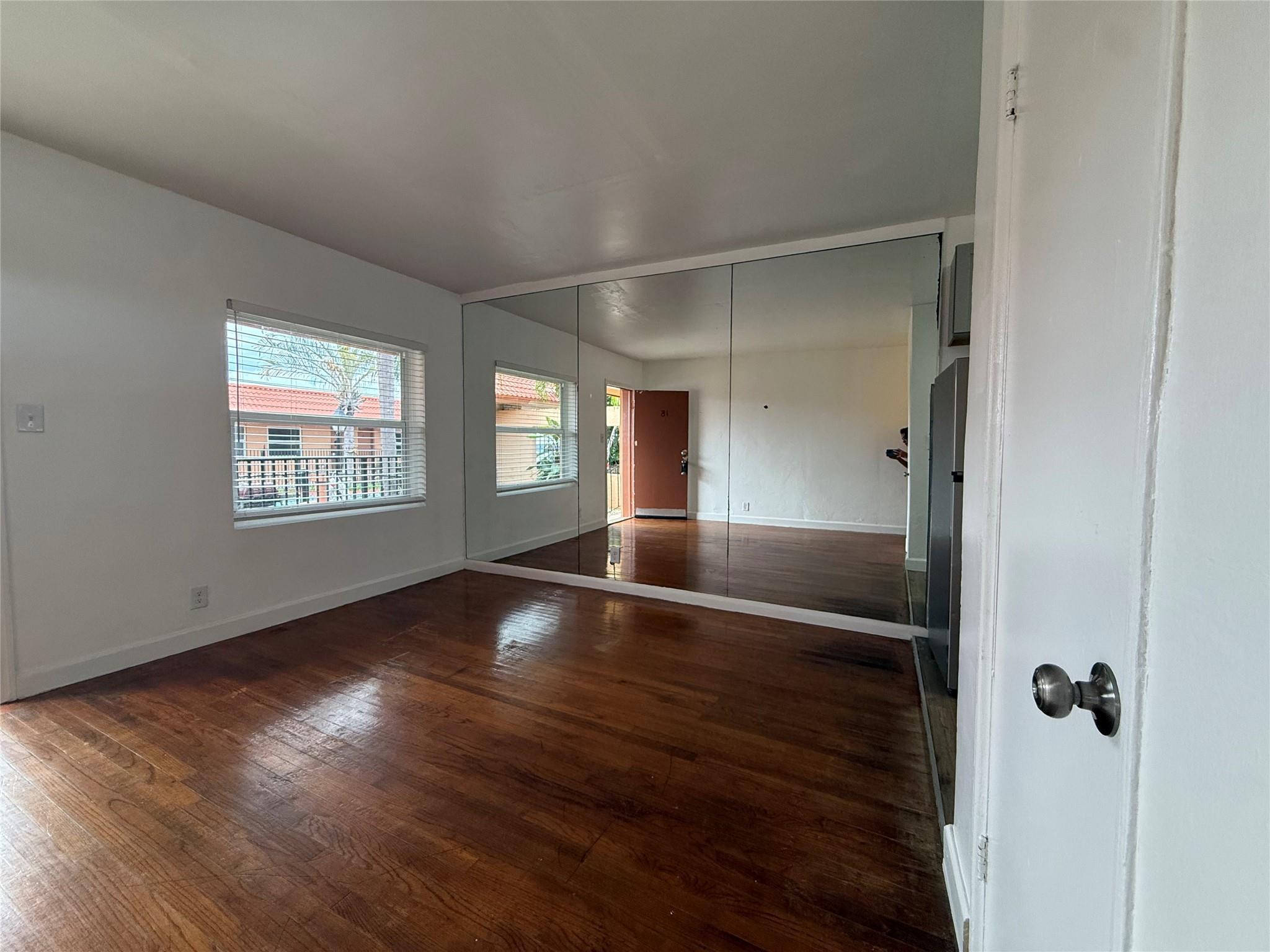 HOLLYWOOD - Residential Lease