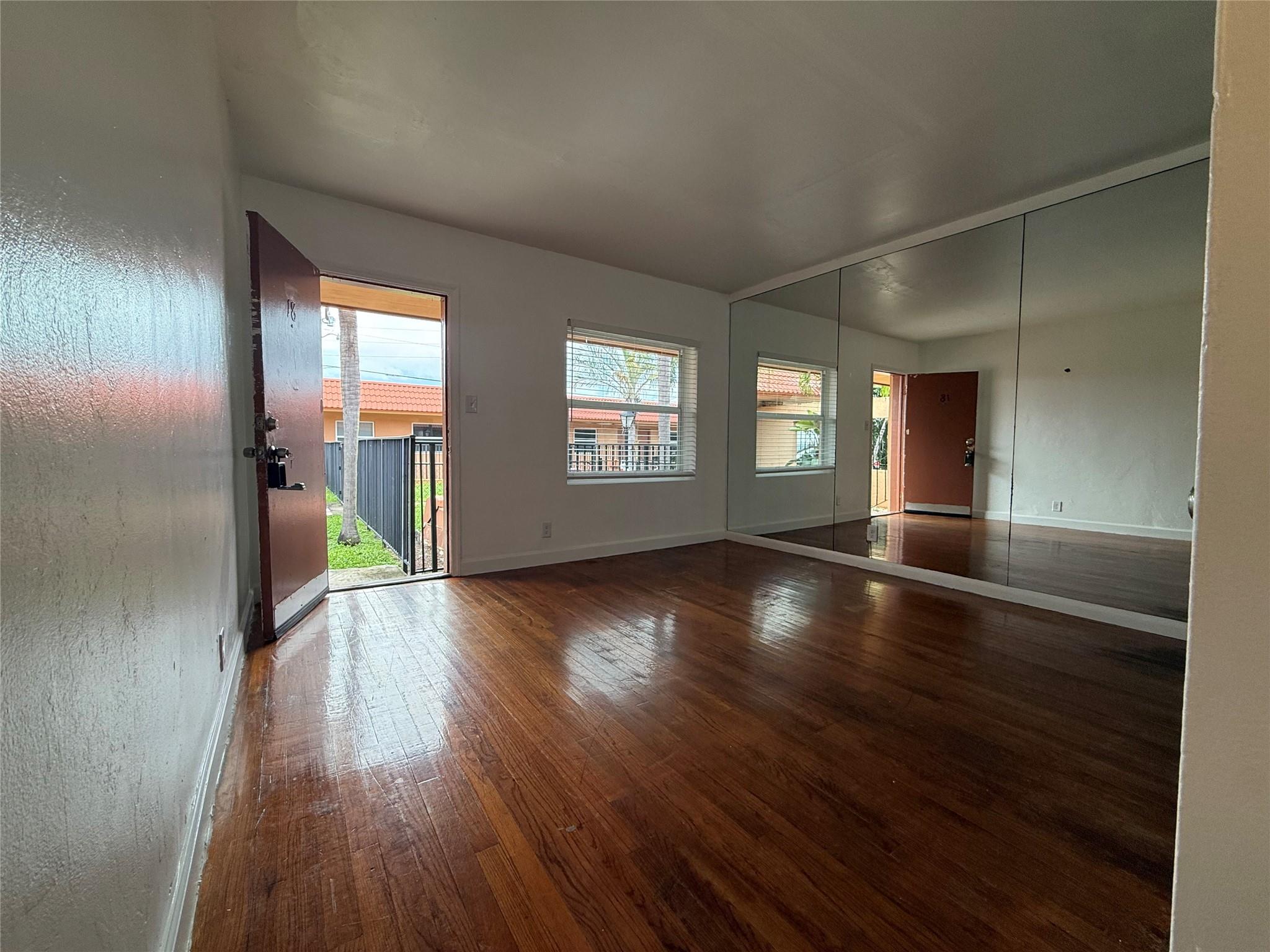 HOLLYWOOD - Residential Lease