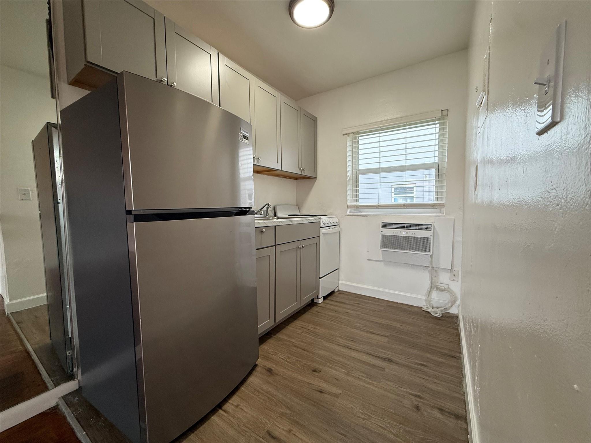 HOLLYWOOD - Residential Lease