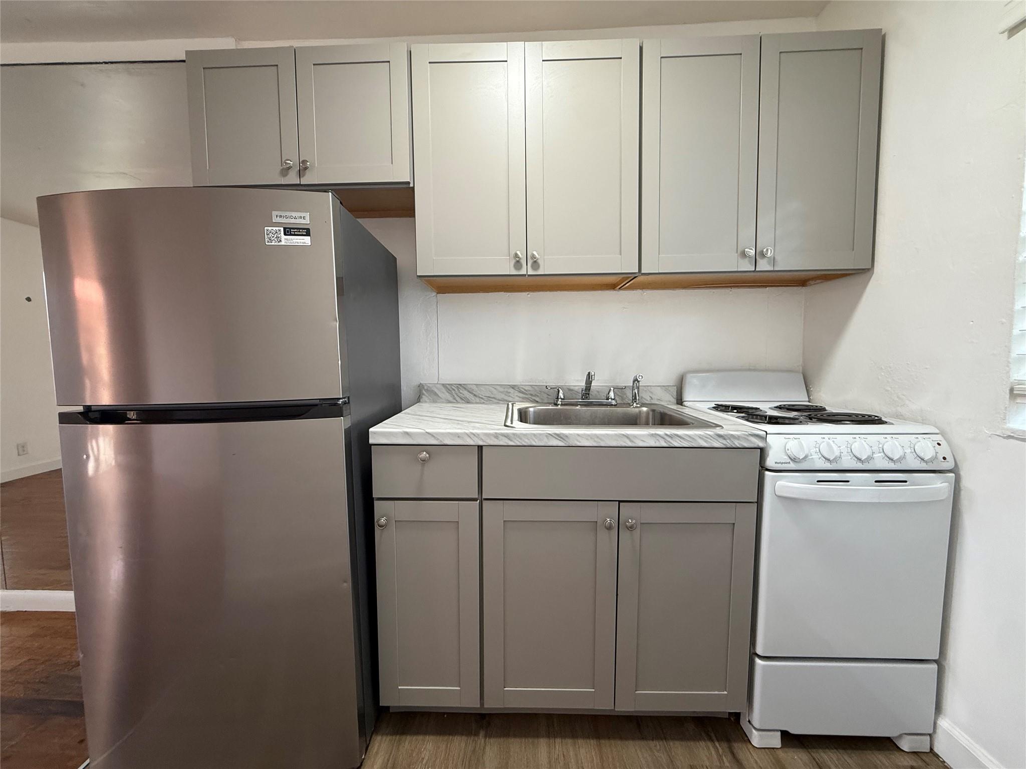 HOLLYWOOD - Residential Lease