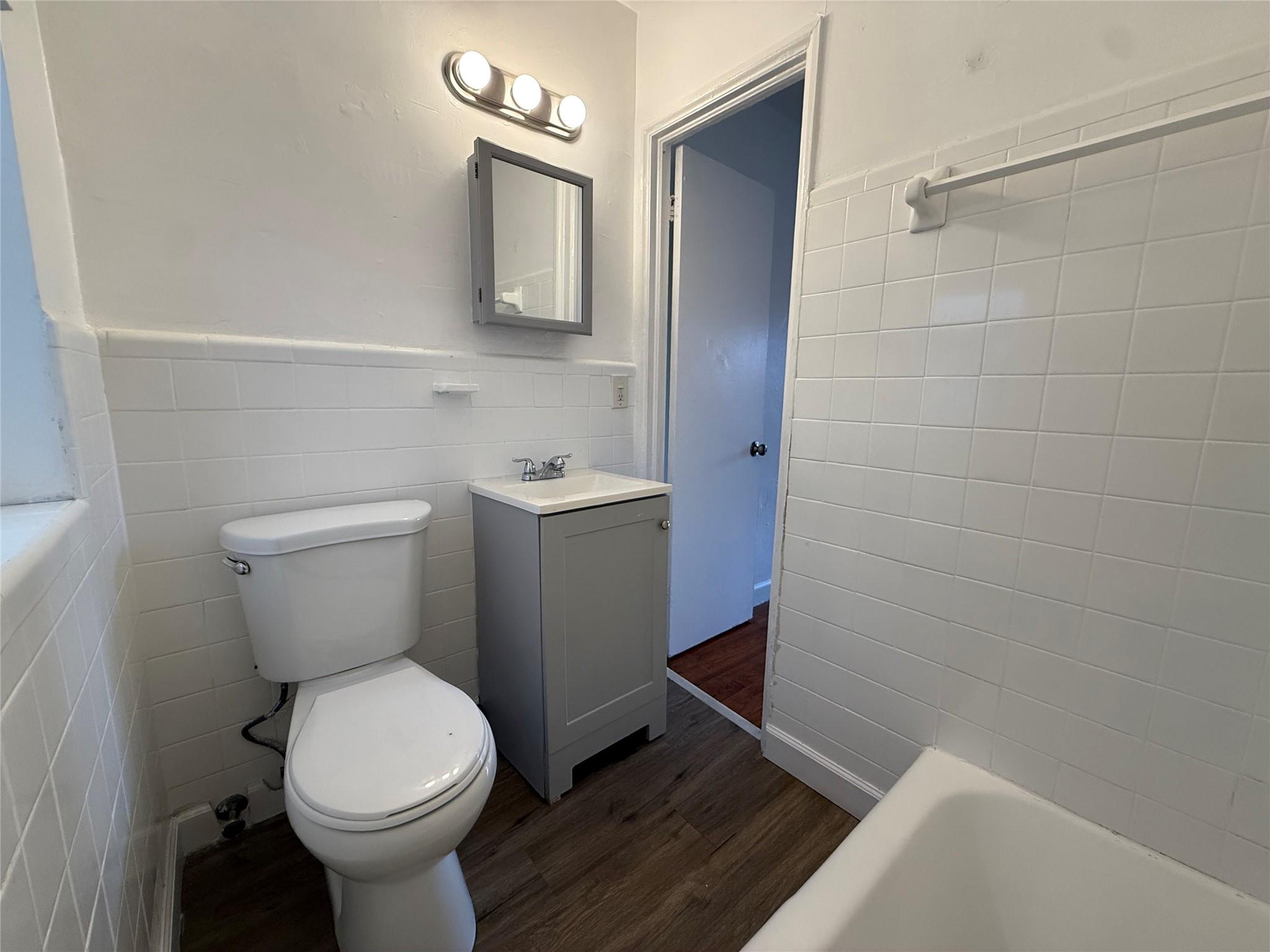HOLLYWOOD - Residential Lease