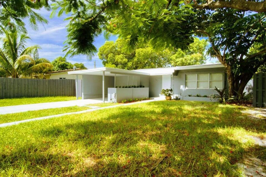 Photo of 1117 NW 7th Terrace, Fort Lauderdale, FL 33311 (MLS # B26026127)