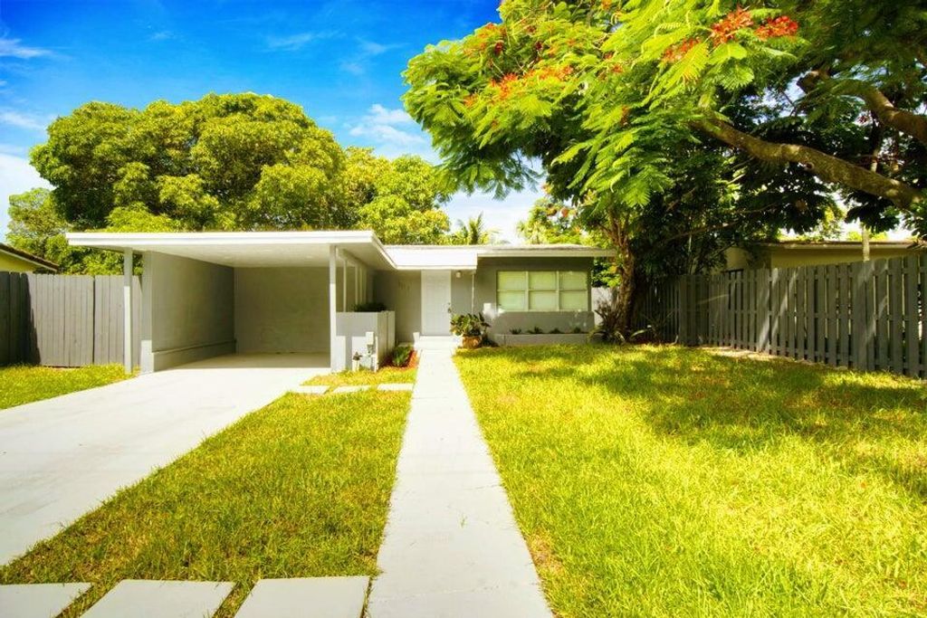 Photo of 1117 NW 7th Terrace, Fort Lauderdale, FL 33311 (MLS # B26026127)
