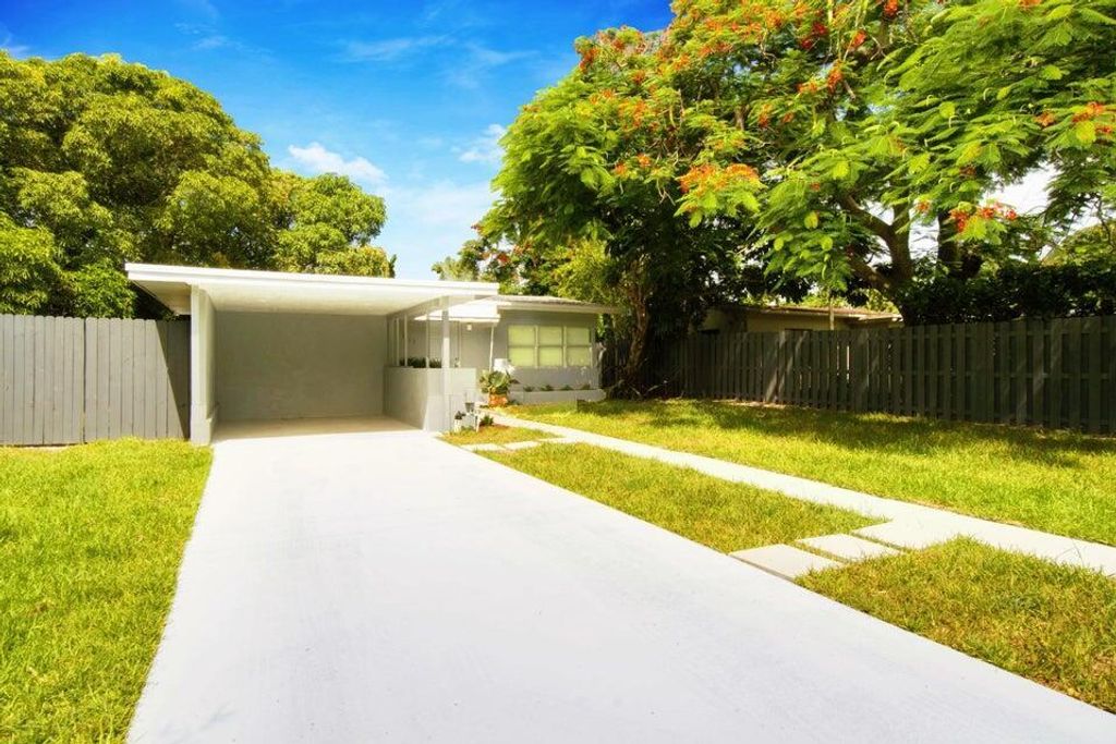 Photo of 1117 NW 7th Terrace, Fort Lauderdale, FL 33311 (MLS # B26026127)
