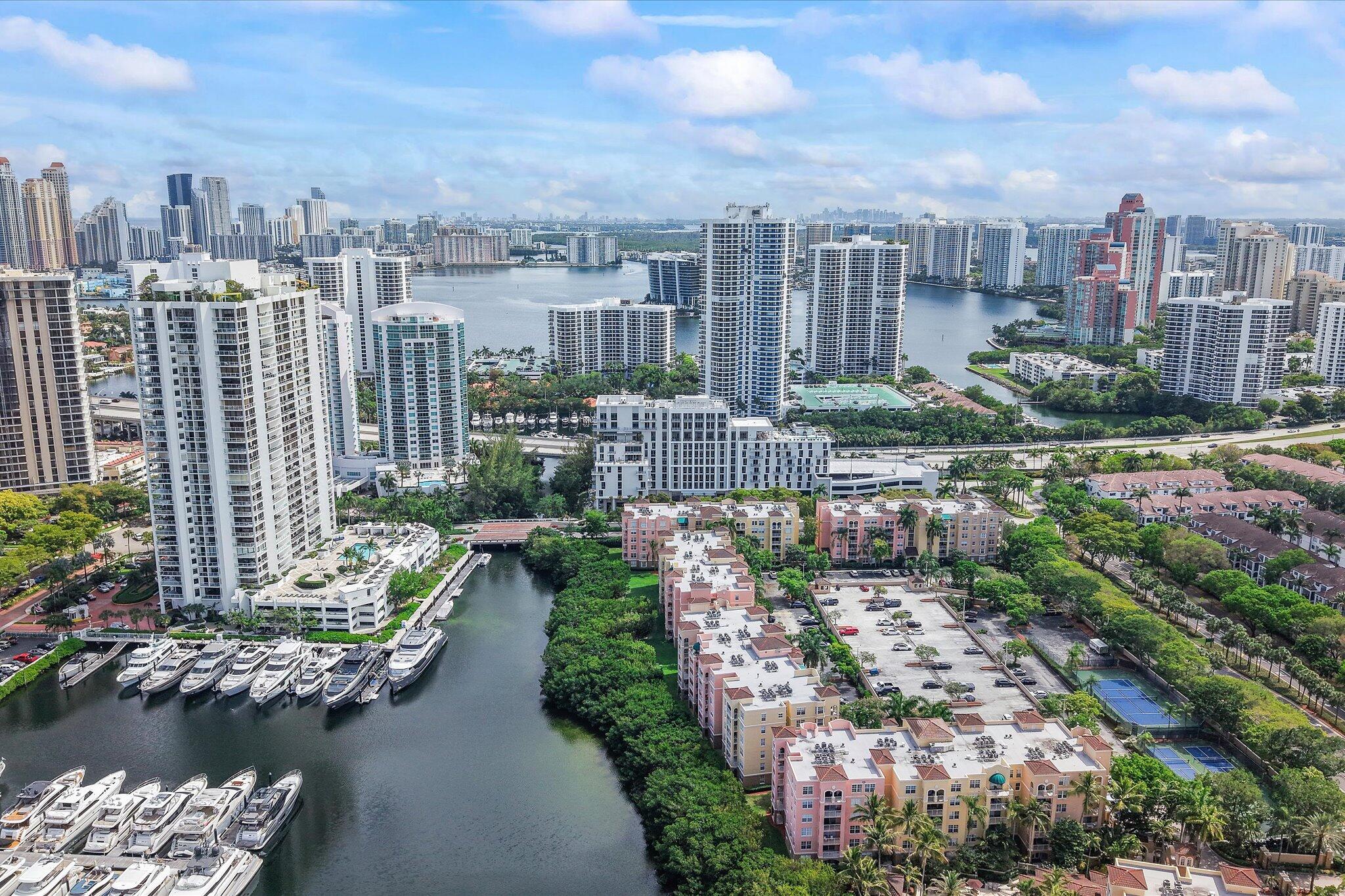 THE YACHT CLUB AT AVENTURA CONDO - Residential