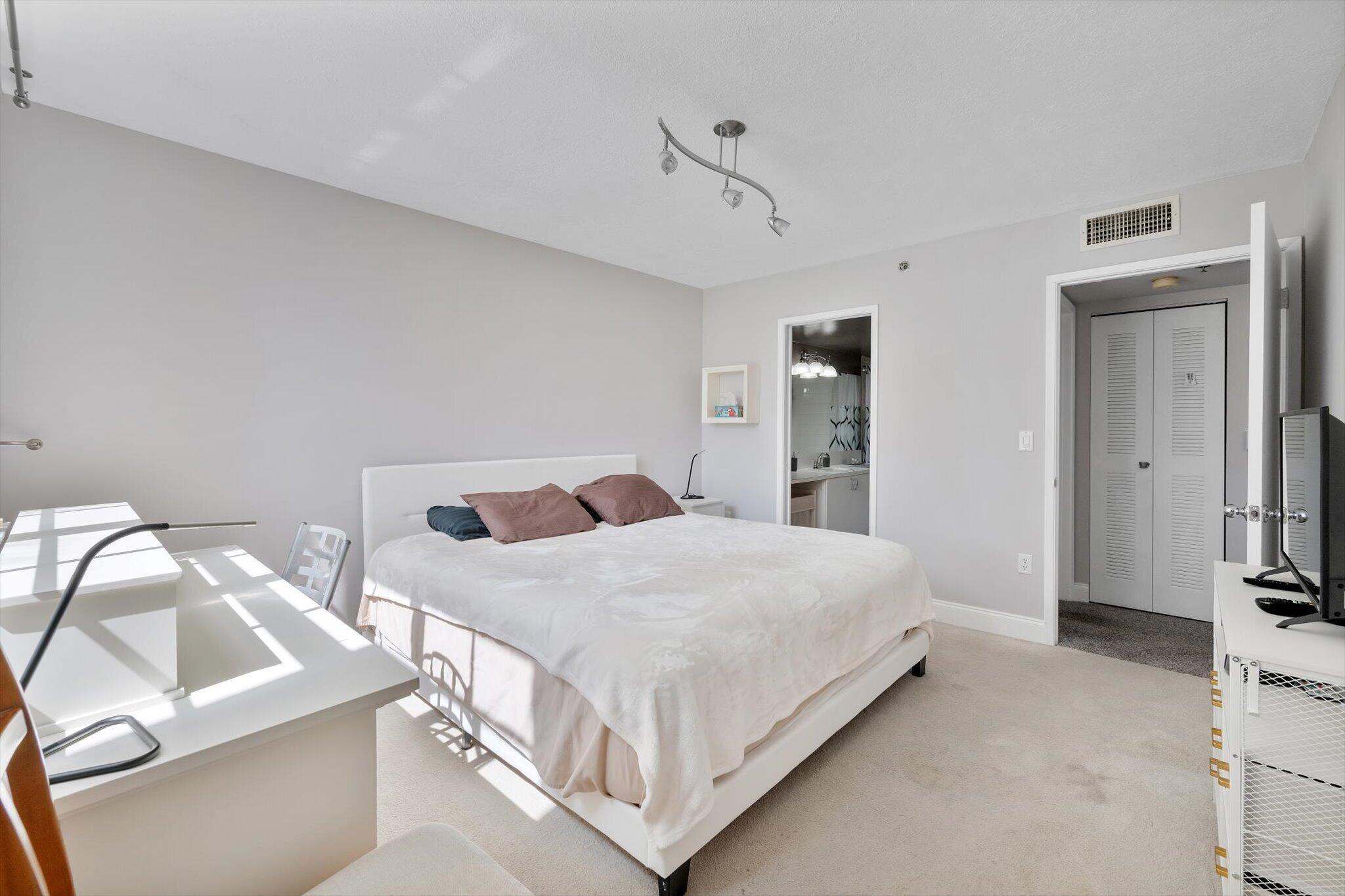 THE YACHT CLUB AT AVENTURA CONDO - Residential