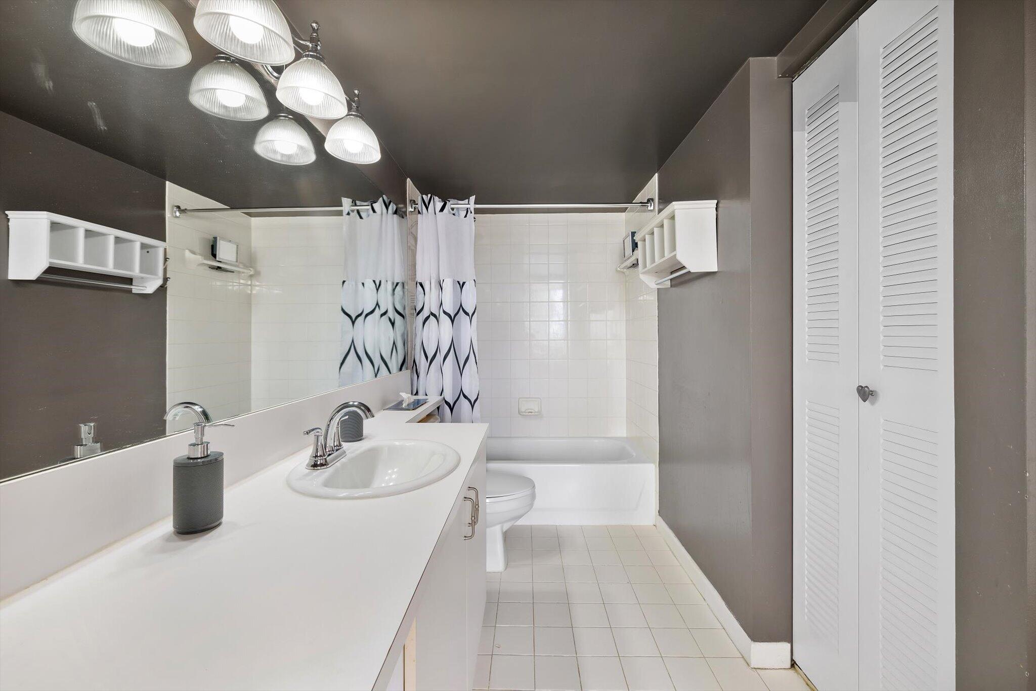 THE YACHT CLUB AT AVENTURA CONDO - Residential