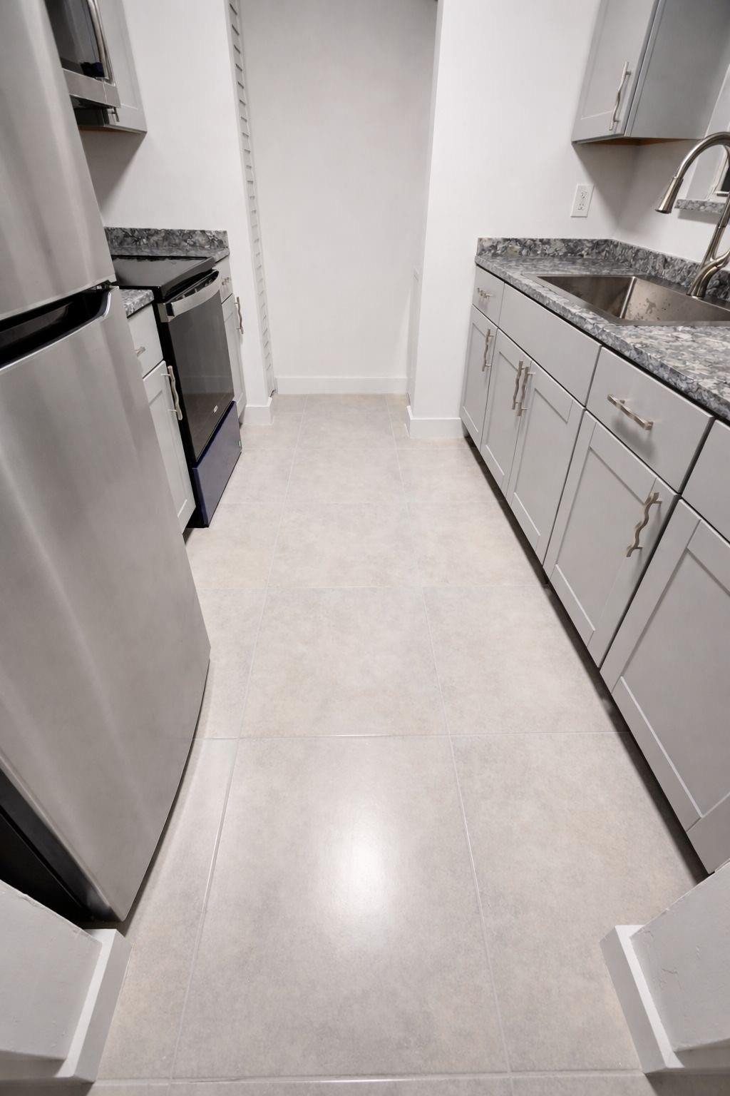 WINDMILL LAKES IV CONDO - Residential Lease