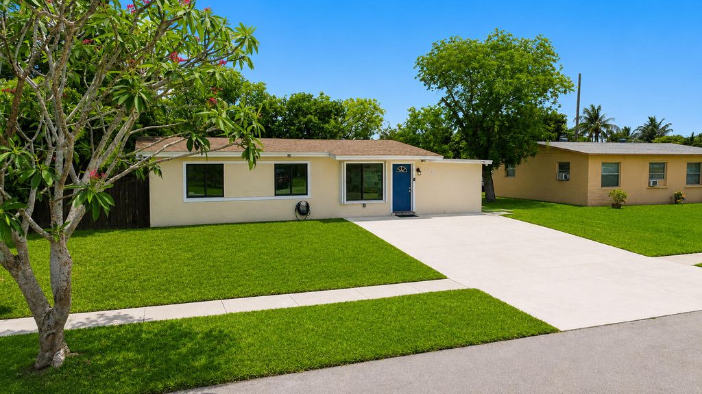 Photo of 5700 SW 37th Court, Davie, FL 33314 (MLS # B26028782)
