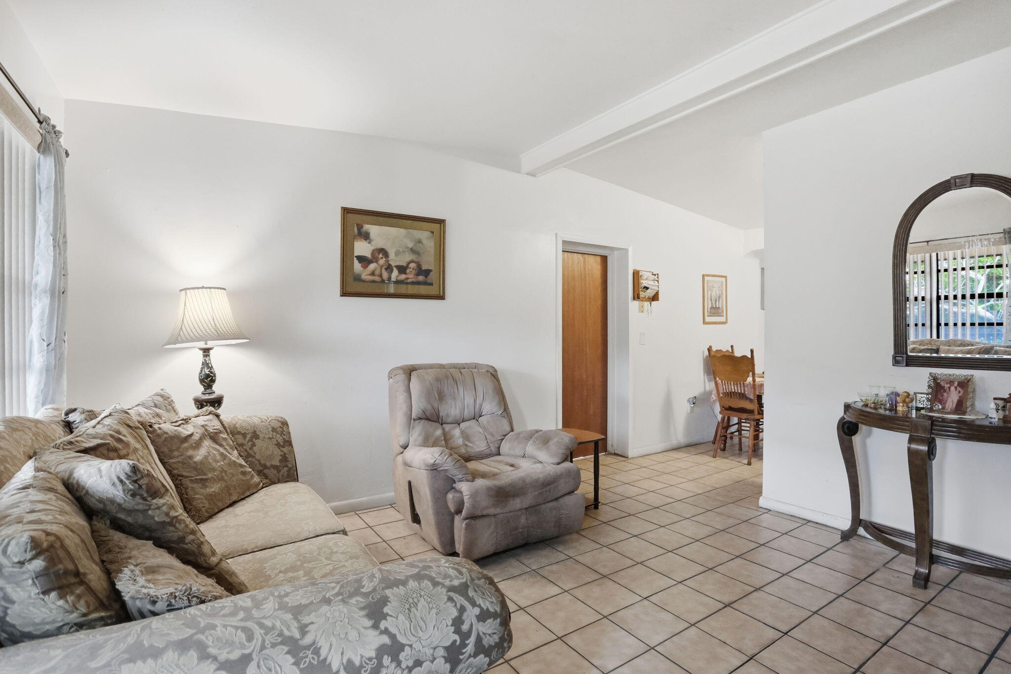 131 Ficus Tree Drive, Lantana, FL, 33462/$359,999 4 131 Ficus Tree Drive