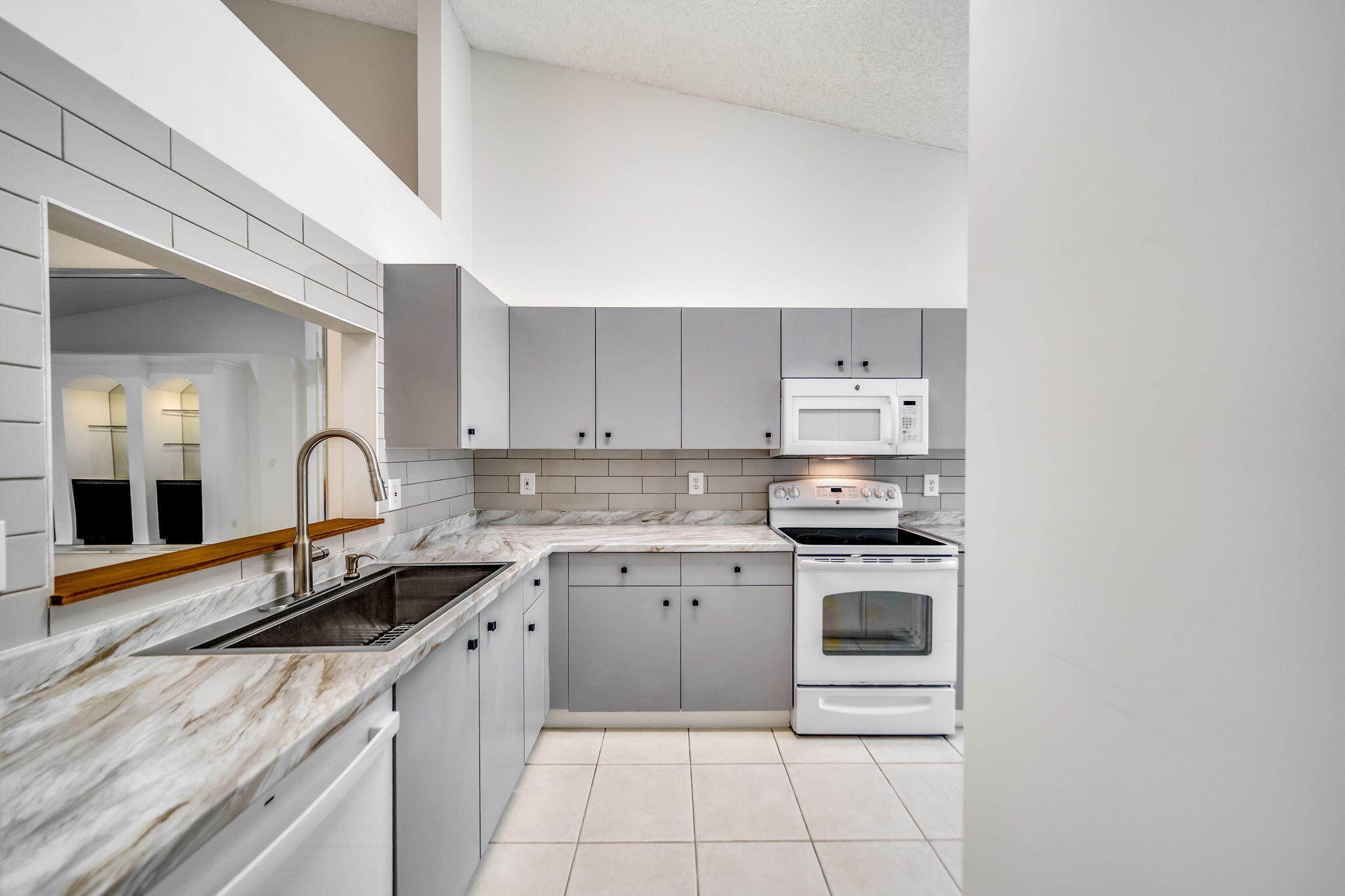 FLORAL LAKES 2 - Residential