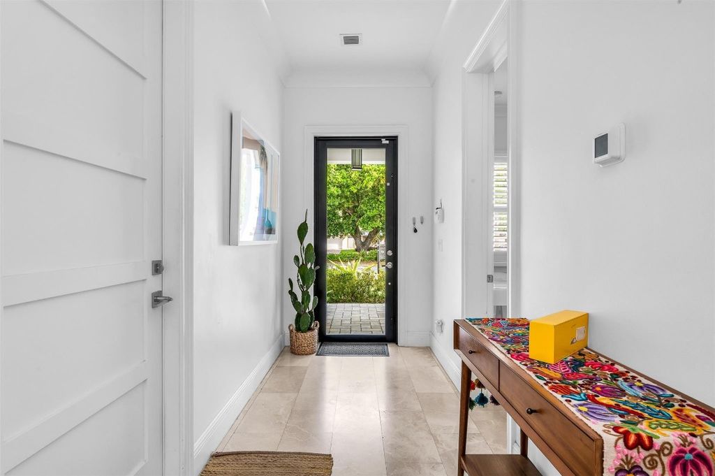 Photo of 716 Ponce De Leon Dr, Fort Lauderdale, FL 33316 (MLS # F10494453)