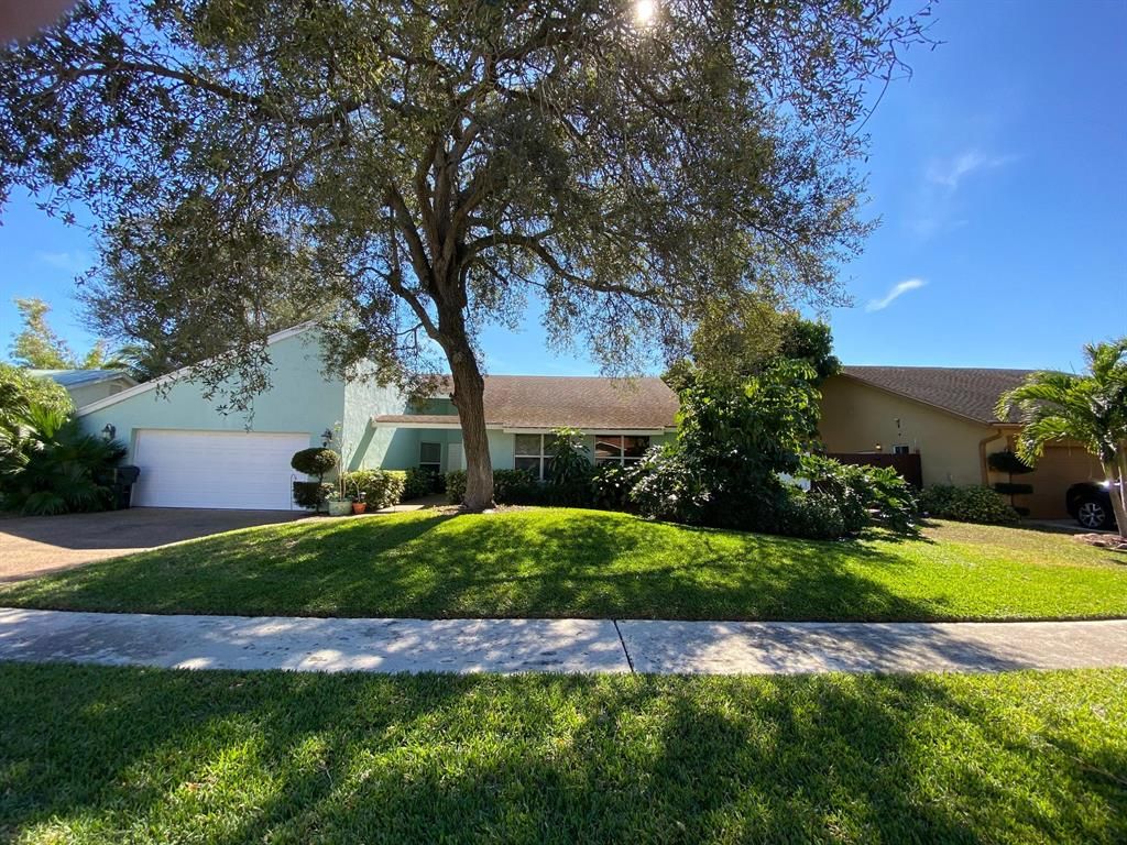 Photo of 1380 SW 1st Street, Boca Raton, FL 33486 (MLS # R10738578)