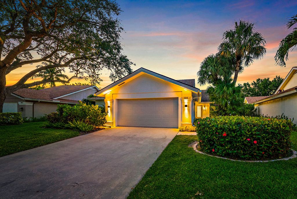 Photo of 386 River Edge Road, Jupiter, FL 33477 (MLS # R10896514)