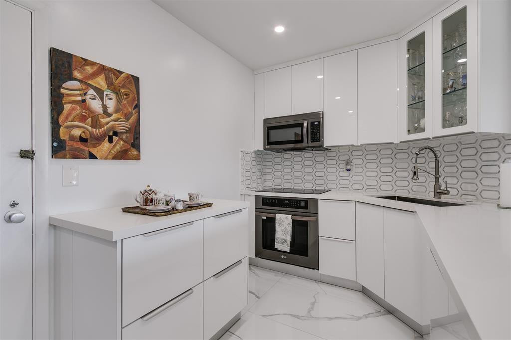 3333 NE 34th Street 304