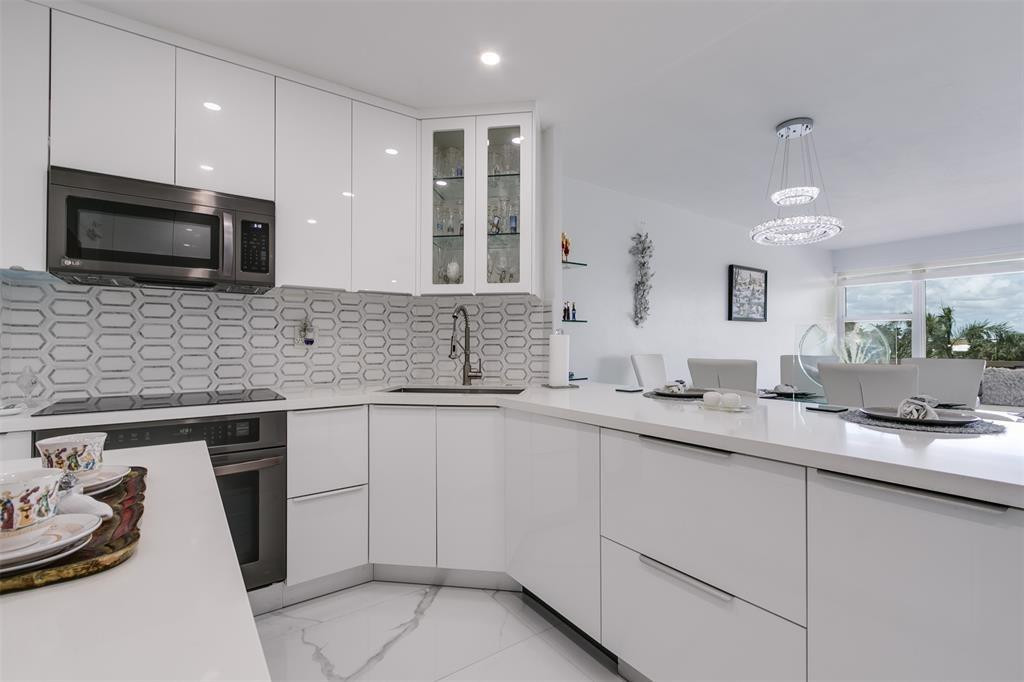 Coral Ridge Towers South - Residential