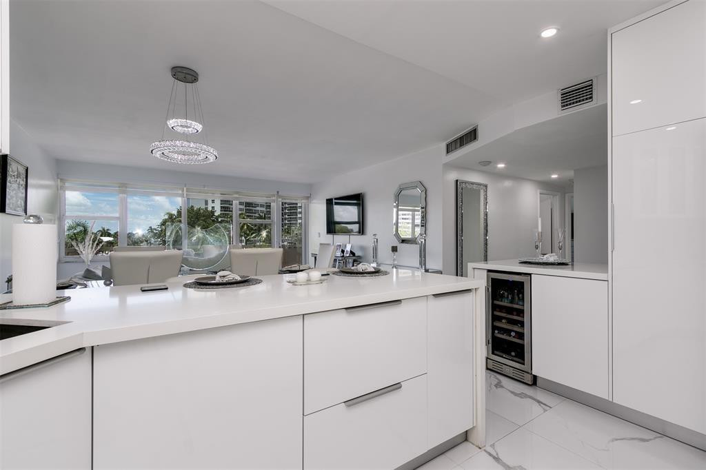 3333 NE 34th Street 304