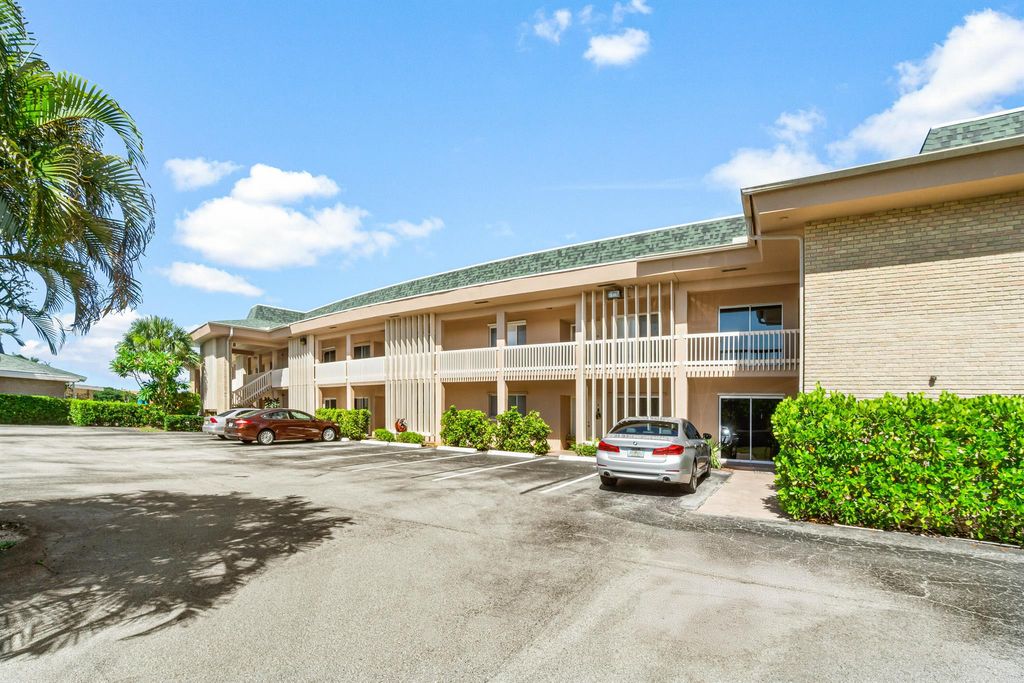 Photo of 11800 Avenue Of P G A #10, Palm Beach Gardens, FL 33418 (MLS # R11006914)